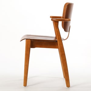 Domus chair ウォールナット(S)×ハニー(F) 0174