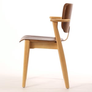 Domus chair ウォールナット(S)×ハニー(F) 0185